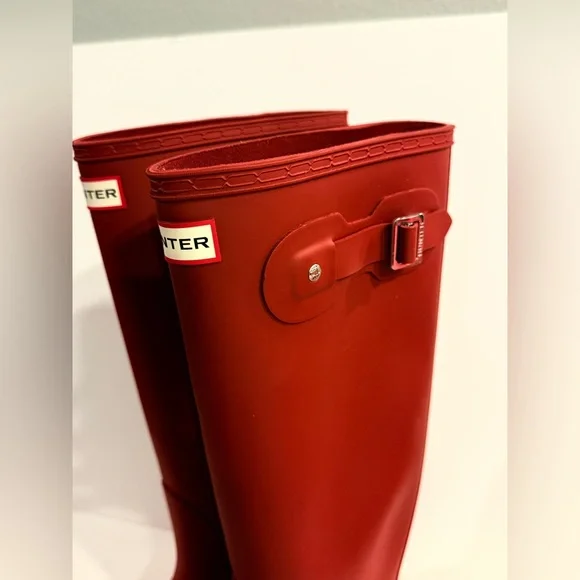 Hunter Women's Bold Red Rain Boots - Picture 5 of 12